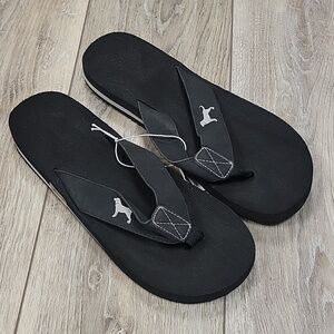 The Black Dog Size 10 Black Flip Flop Sandals NWT